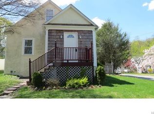 10 Entrance Way, Valhalla, NY 10595