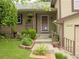 1605 Windsor Ln, Liberty, MO 64068