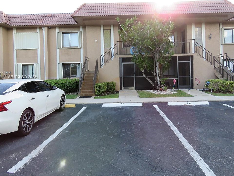 1st image of 205 Lakeview Dr APT 102