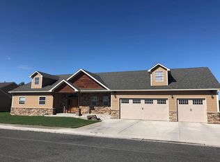 1120 Doerr Ave, Lovell, WY 82431