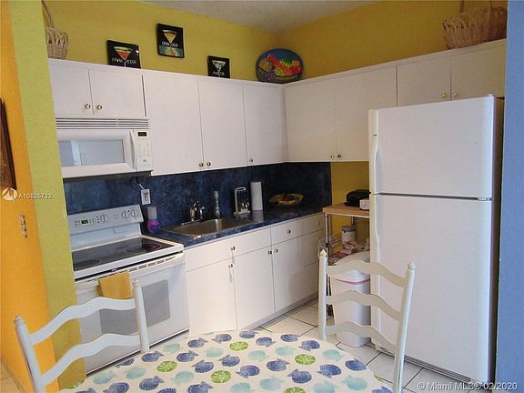 5th image of 19051 Collins Ave APT D211