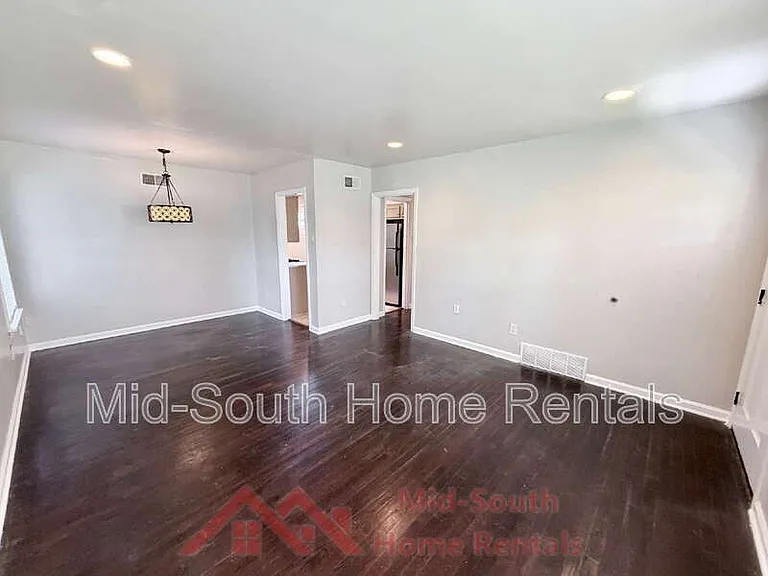 1060 Paul Pl — Photo 5