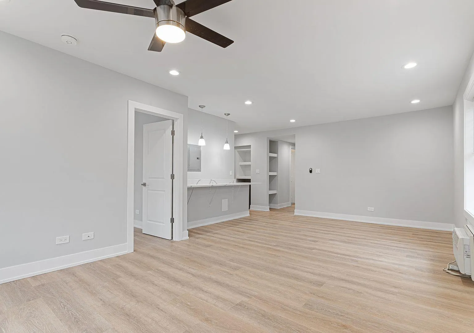 3 bed, 1.5 bath, 900 sqft, $2,750 — Photo 4