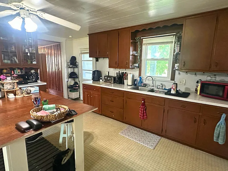 1404 E Newport Rd — Photo 12