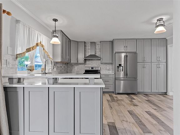 4th image of 1614 N Goldeneye Ln