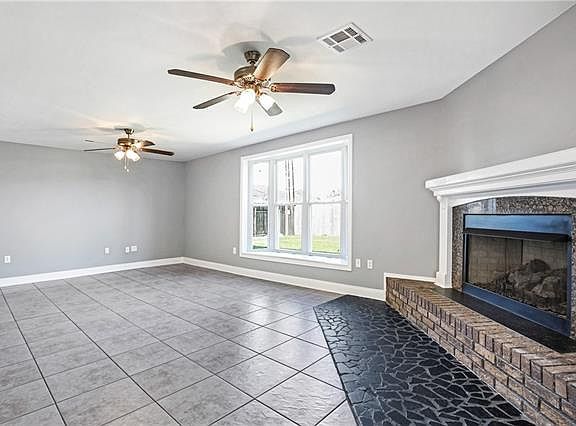 5th image of 2916 Charles Dr