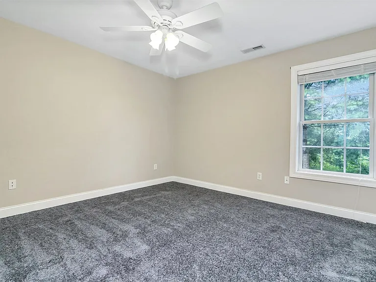 857 W Pointe Dr — Photo 21
