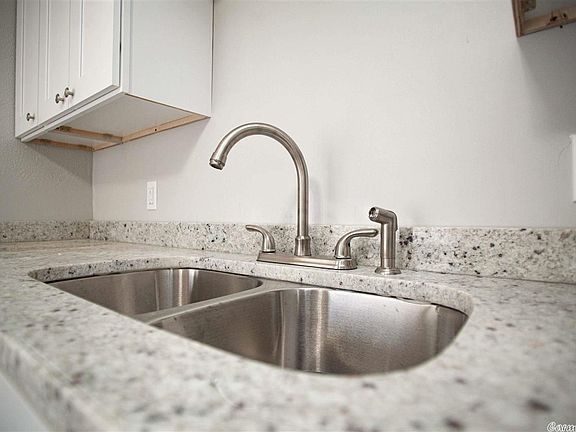 4th image of 607 1/2 Prothro St