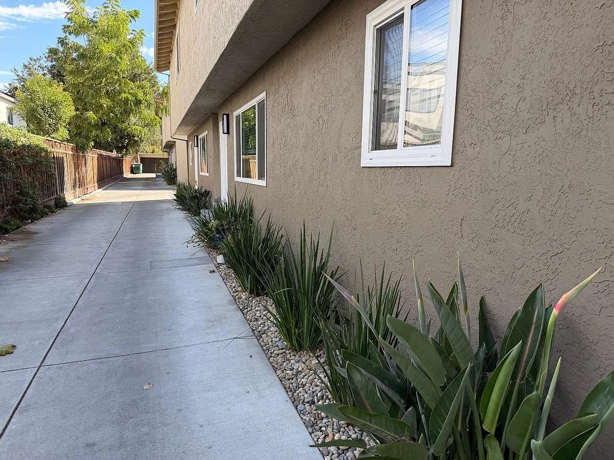 Building Photo - 1172 Brace Ave #5