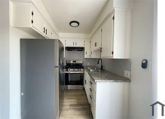 3rd image of 3206 W 60th St #4