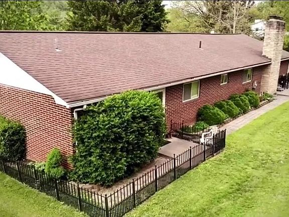 3rd image of 128 Cardinal Lane