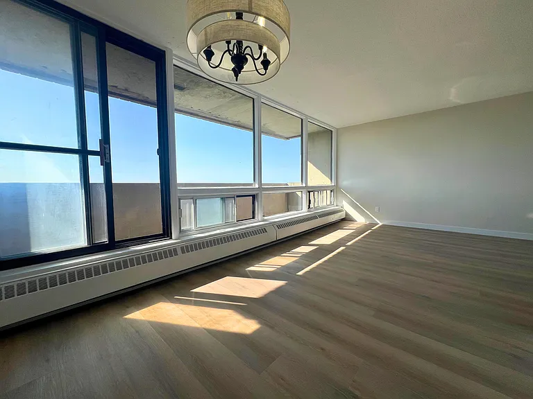 30 McEwen Ave — Photo 7