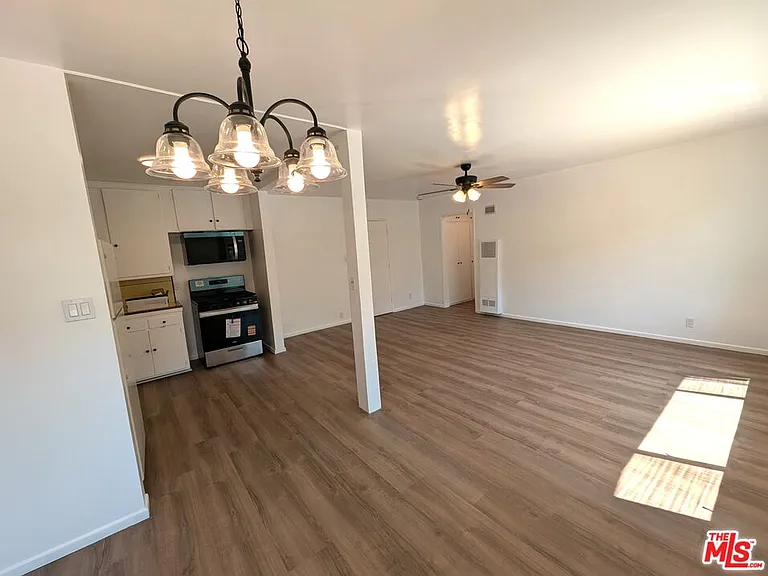 422 Arnaz Dr #4 — Photo 5