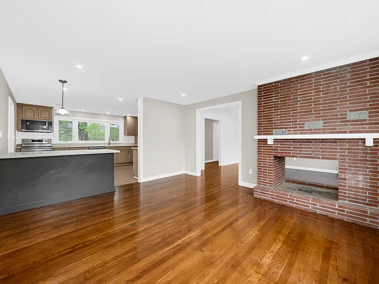 35 Peters St — Photo 9