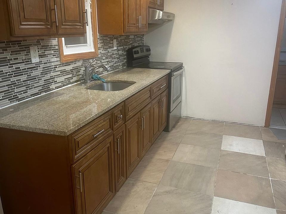 1st image of 5 Roy Ave #2