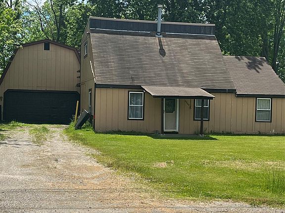 2nd image of 3909 Burtch Rd