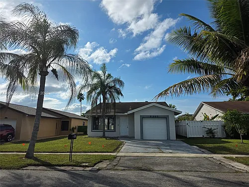 5307 NW 93rd Ave Photo 1
