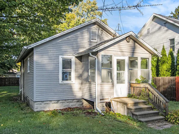 219 N Hamilton St, Lawton, MI 49065