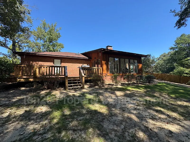 3 bed, 2.0 bath, 2100 sqft, $2,000 — Photo 4