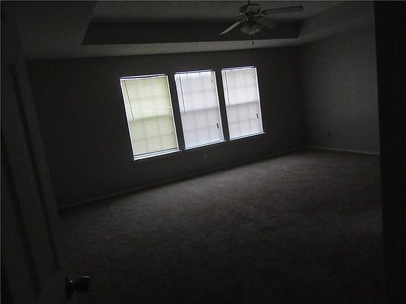 3rd image of 3909 Wallingford Dr