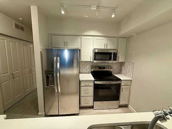 3rd image of 211 Kirkland Ave APT 220