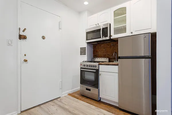 Rented by Abacus Properties | media 19