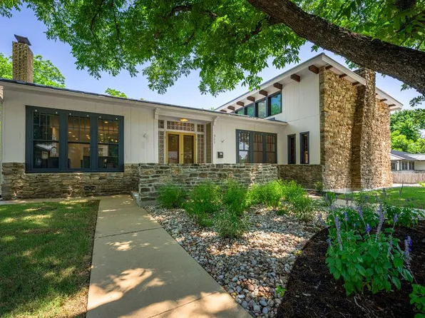 311 S Crockett St, Fredericksburg, TX 78624