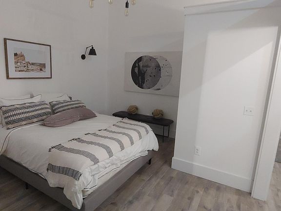 3rd image of 310 Hoyt St #109