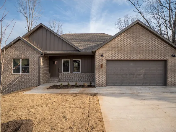 20 Nairn Ln, Bella Vista, AR 72715