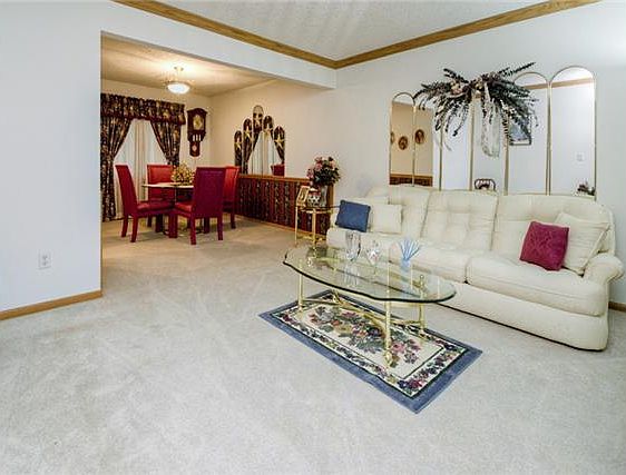 5th image of 305 Juliana Ct