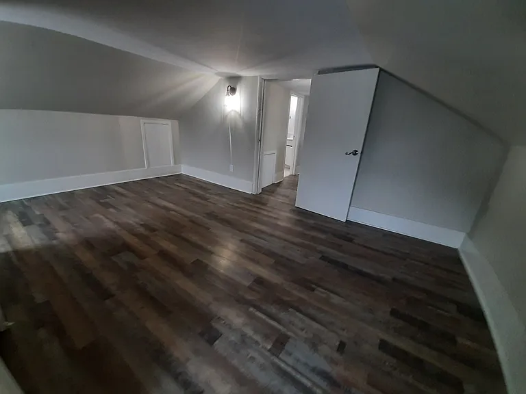 678 King St W #1 — Photo 10