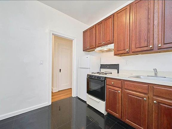 3rd image of 78 Manhattan Ave #3AF