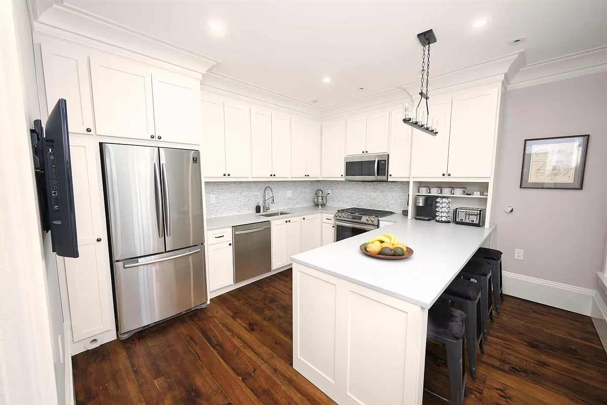 2 bed, 3.0 bath, 1673 sqft, $4,000 — Photo 3