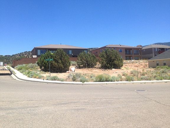 3rd image of 33 S Padre Dr