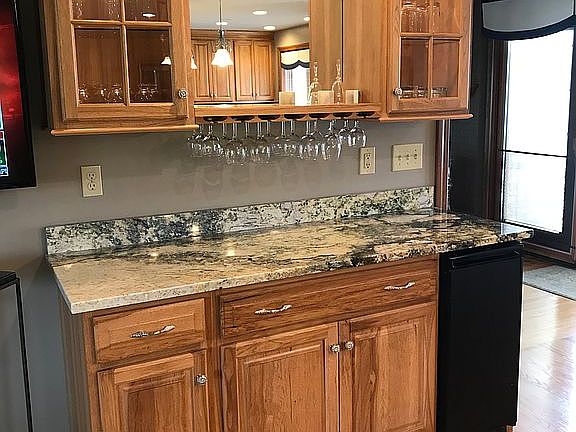Kitchen bar area
