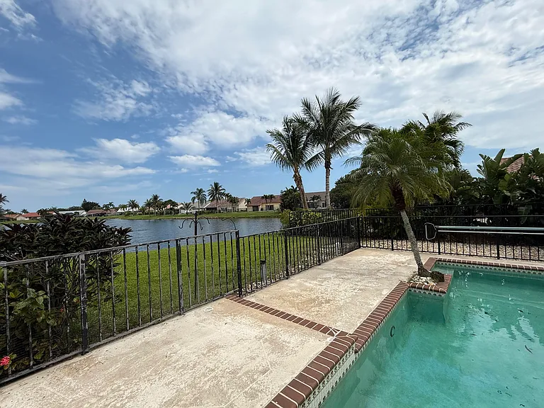 9215 Sun Pointe Dr — Photo 18