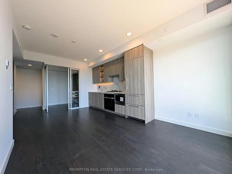 18 Esther Shiner Blvd #2909 — Photo 6