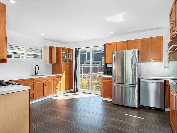 3rd image of 3978 Craig Rd