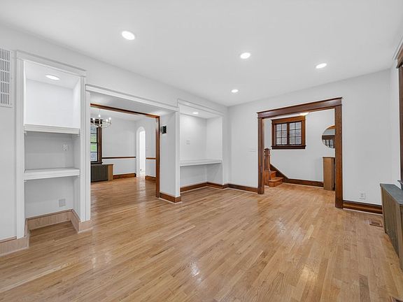 3rd image of 4024 20th St NE