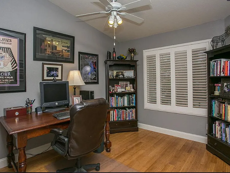 1017 Carter St — Photo 11
