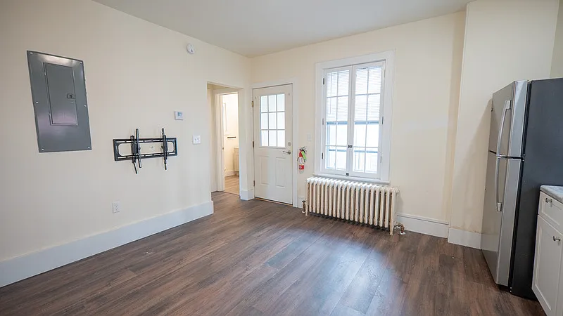 2 bed, 1.0 bath, $2,400 — Photo 3