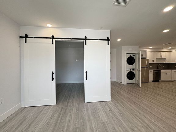 5th image of 11848 Vanowen St #102