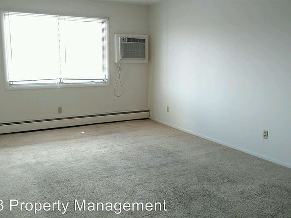 3rd image of 233 Robinhood Ln APT 7