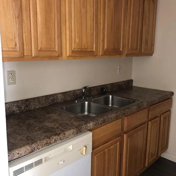 344 E Market St — Photo 3