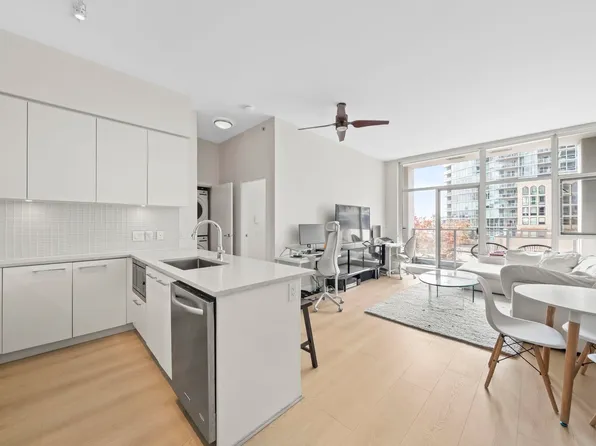 668 Columbia St #601, New Westminster, BC V3M 1A9