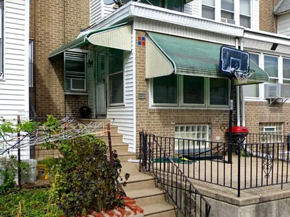 6515 Dorel St, Philadelphia, PA 19142