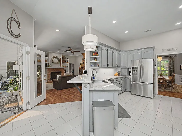 1626 Oakmont Cir — Photo 25