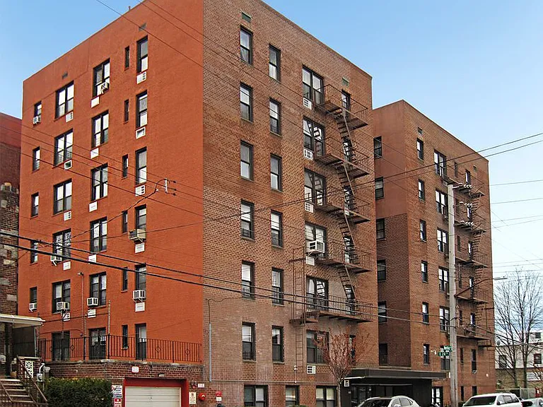 2330 Voorhies Ave #1 — Photo 1