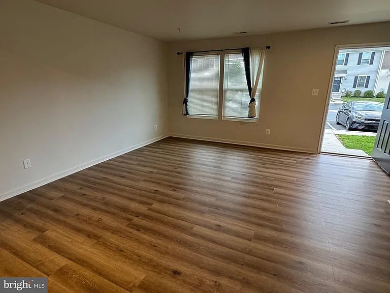 20 Marsh Ln — Photo 11