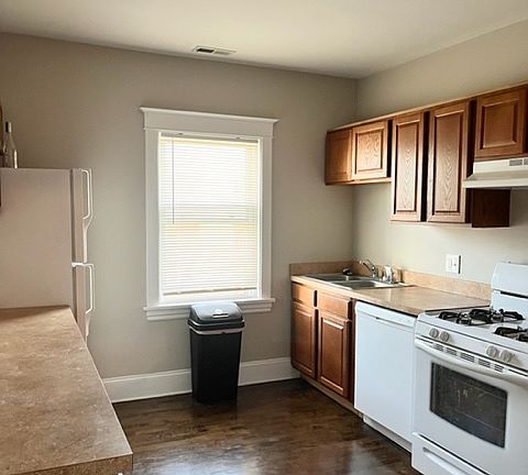 5th image of 216 Brown Ave #2